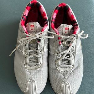 Nike Vintage Zoom Air with fitness tracker